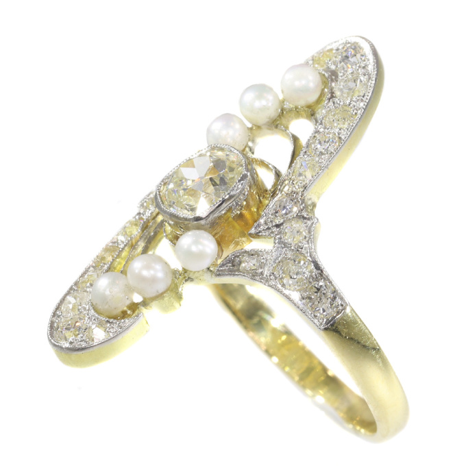 Magnificent Art Nouveau diamond and pearl ring by Artista Sconosciuto