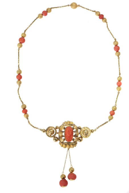 French Antique Gold and Coral Cameo Necklace by Artista Desconhecido