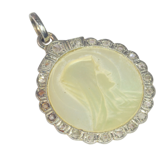 Vintage 1920's Art Deco diamond and plate of mother-of-pearl Mother Mary pendant by Artista Sconosciuto