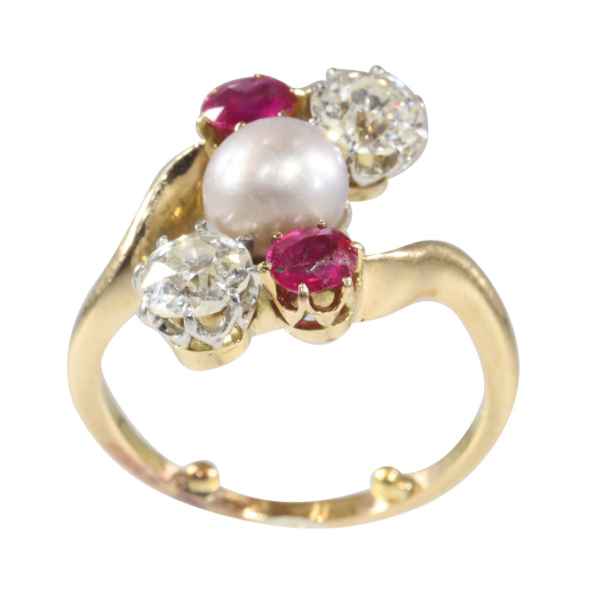 Vintage antique 18K gold ring with diamonds rubies and a natural pearl by Artista Sconosciuto
