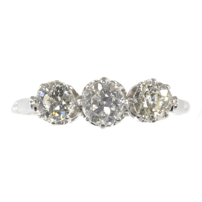 Art Deco Platinum 3-stone inline ring with diamonds by Artista Desconocido