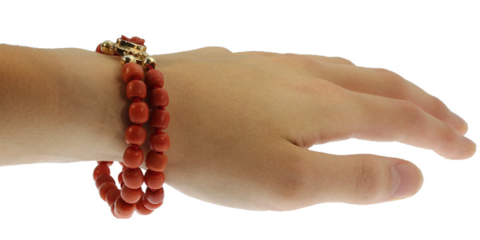Antique Victorian coral bracelet with coral cameo made in Holland by Onbekende Kunstenaar