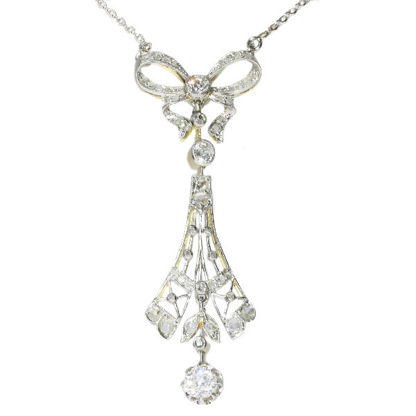 Belle Epoque turn of the century diamond lacey necklace with bow motif by Artista Desconhecido