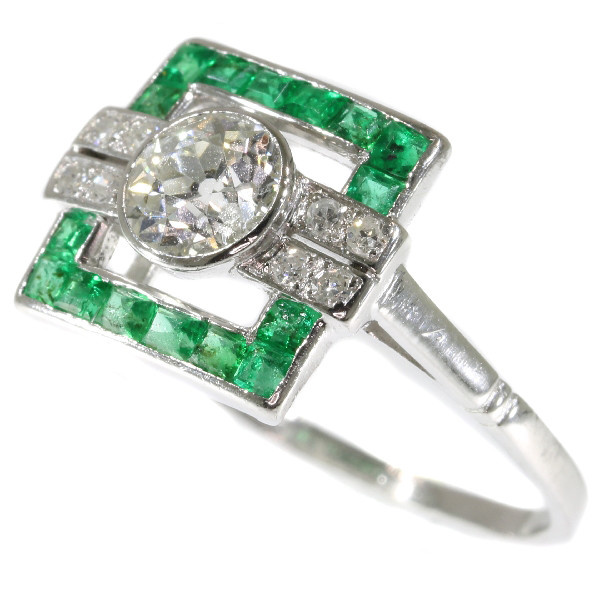 Strong yet sober design Art Deco ring with diamonds and emeralds by Artista Sconosciuto