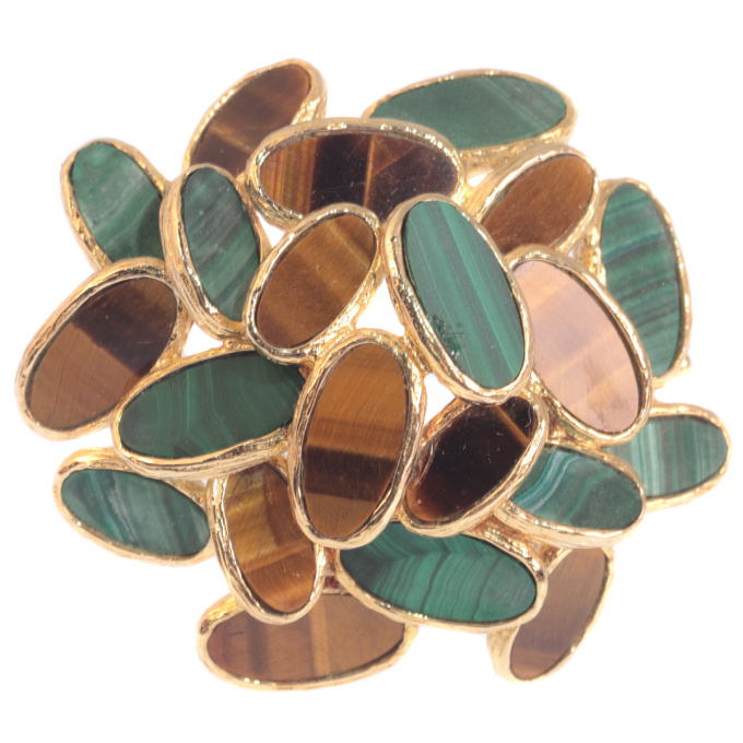 Vintage Sixties pop-art gold brooch set with malachite and tiger eye by Artiste Inconnu