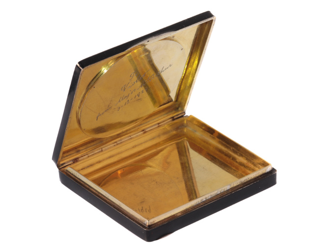 Art Deco cigarette case linked to General MacArthur and Charles Lindbergh? by Artista Desconocido