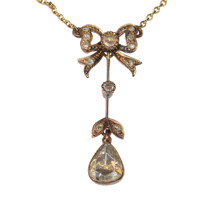 Era of Elegance: 1890s Victorian Bow and Pear Diamond Pendant by Artista Sconosciuto