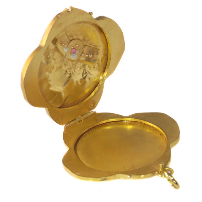 Genuine vintage Art Nouveau 18K gold locket good luck charm by Artista Desconocido