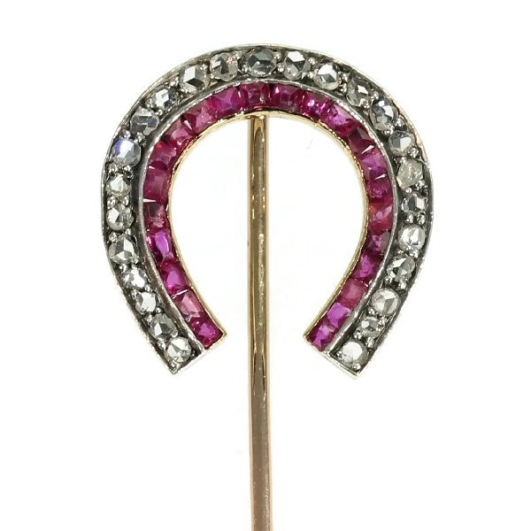 Antique tie pin lucky horse shoe with rose cut diamonds and rubies by Artista Sconosciuto