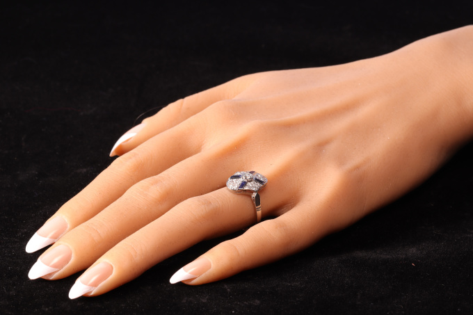 Vintage 1930's diamond and sapphire engagement ring by Onbekende Kunstenaar
