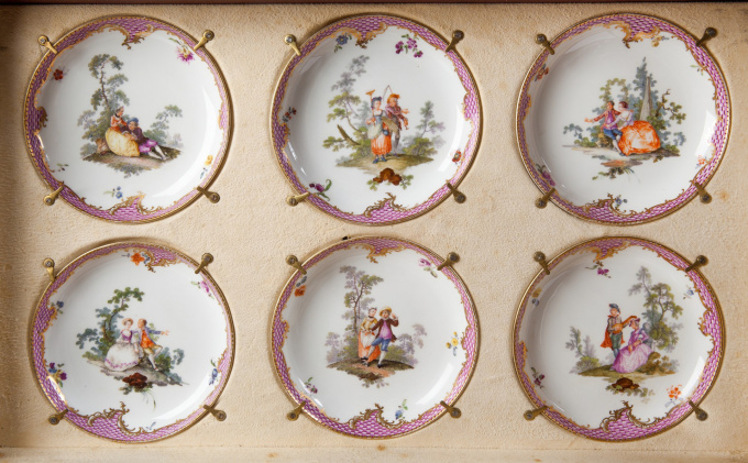 A Meissen Tea and coffee service in a later leather case. by Artiste Inconnu