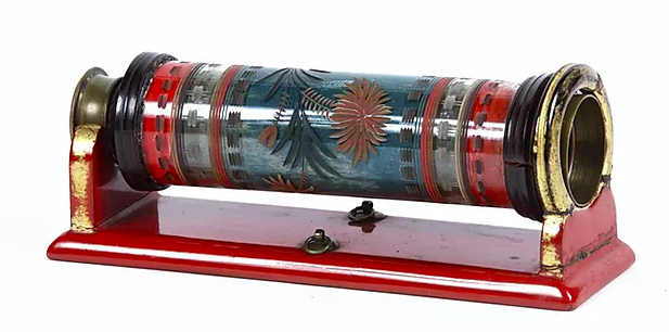 AN EXTREMELY RARE JAPANESE GLASS TELESCOPE WITH LACQUERED STAND by Artista Sconosciuto