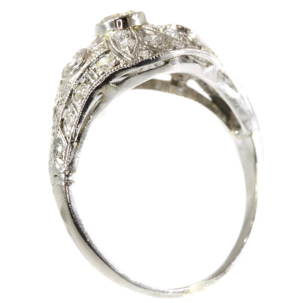 Platinum diamond engagement ring slightly domed by Onbekende Kunstenaar